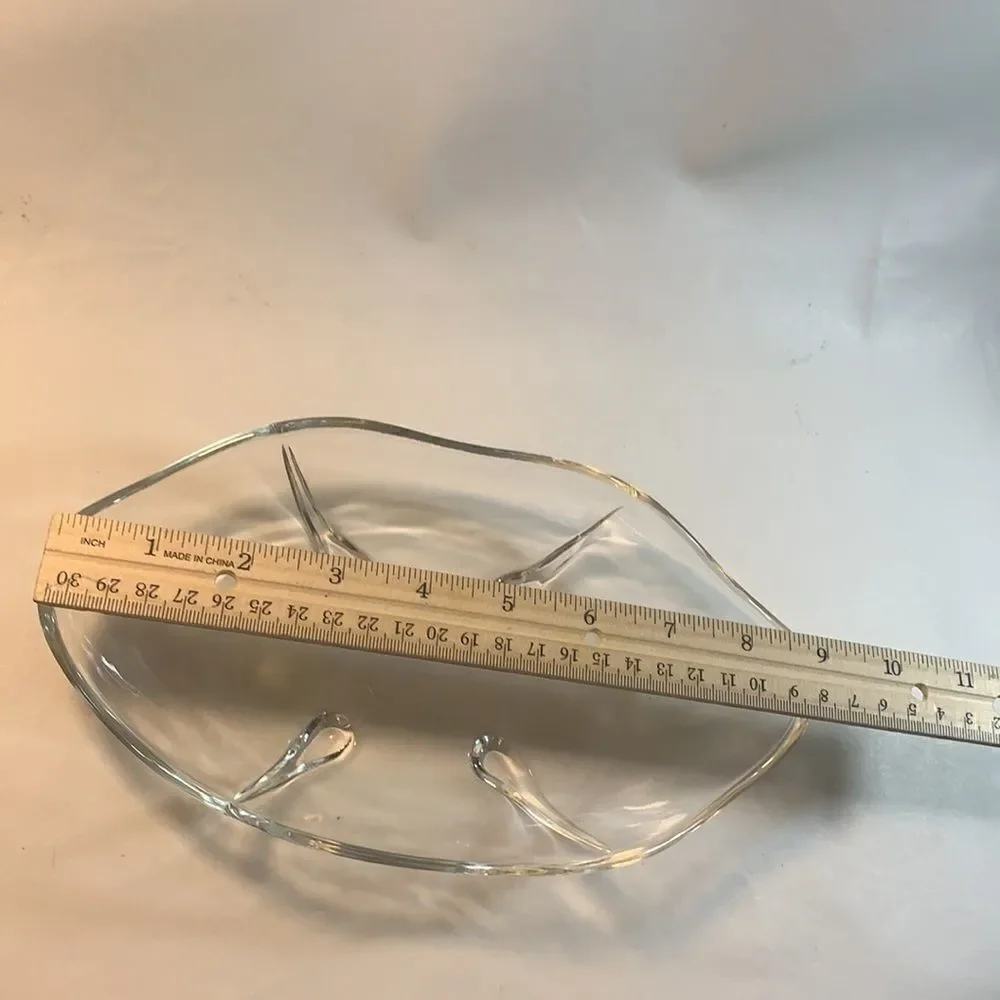 Vintage Clear Glass Oval Shaped 4 Teardrop Feet Scalloped Edge Serving Dish Bowl